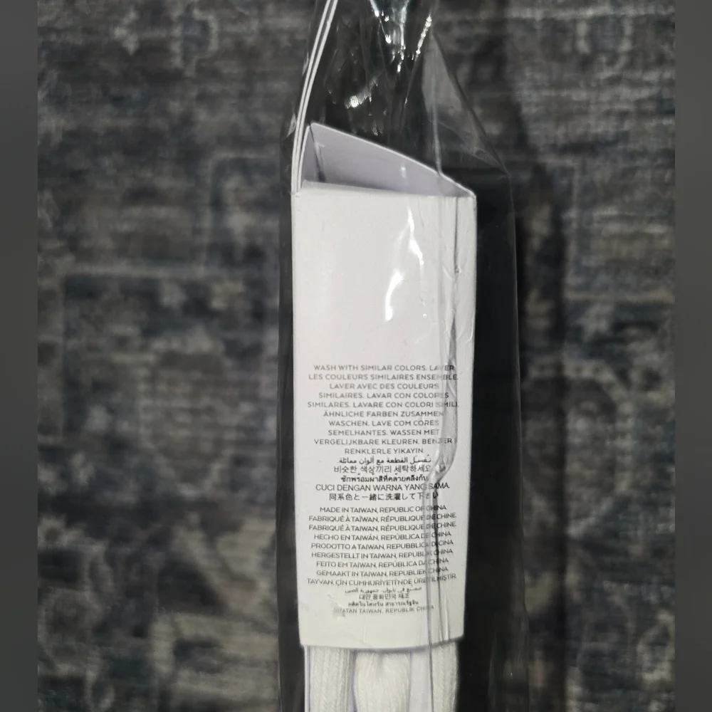 Alo Yoga Unisex Half-Crew Sock Athletic Core: White/Black Medium $34